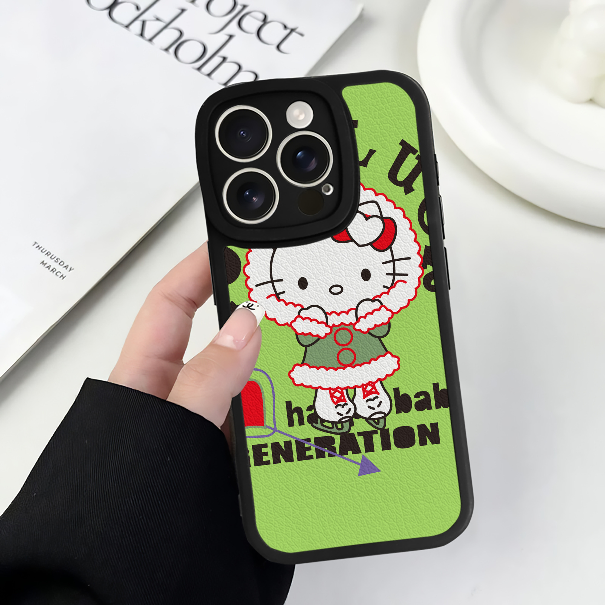 （画像用） Hello Kitty ハローキティ 【iPhone 16シリーズ対応】シリコンスマホケース（レザー調） 材質：シリコン